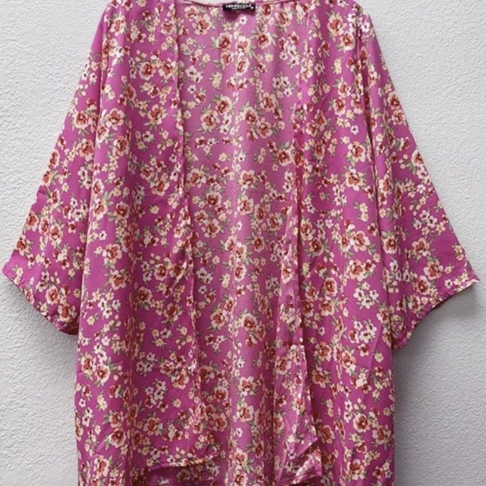 Hemish Fushia Dainty Floral Boutique Kimono 1x